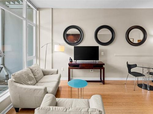 103-379 Tyee Rd, Victoria, BC - Indoor Photo Showing Living Room
