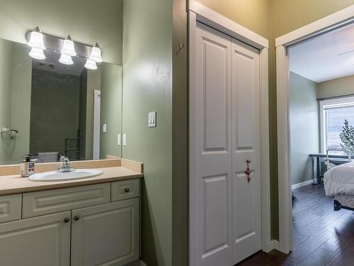 13-445 Dalgleish Drive, Kamloops, BC - Indoor Photo Showing Bathroom