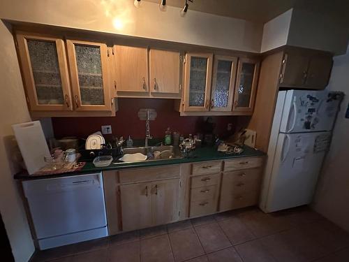 1325 Quilchena Ave, Merritt, BC - Indoor Photo Showing Kitchen