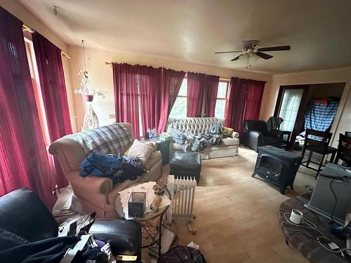 1325 Quilchena Ave, Merritt, BC - Indoor Photo Showing Living Room