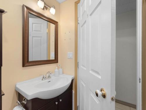 125 Highland Road, Kamloops, BC - Indoor Photo Showing Bathroom