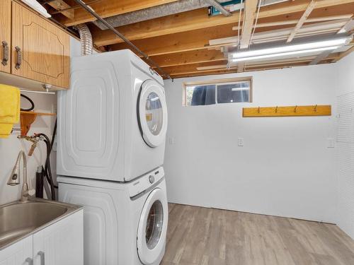 125 Highland Road, Kamloops, BC - Indoor Photo Showing Laundry Room