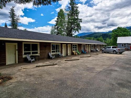 734 Clearwater Village Rd, Clearwater, BC 