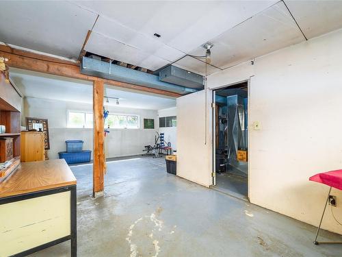 240 Kelsey Way, Sayward, BC - Indoor Photo Showing Garage