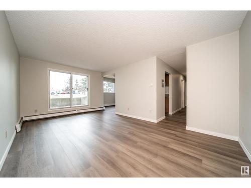 14404 88A St Nw, Edmonton, AB - Indoor Photo Showing Living Room