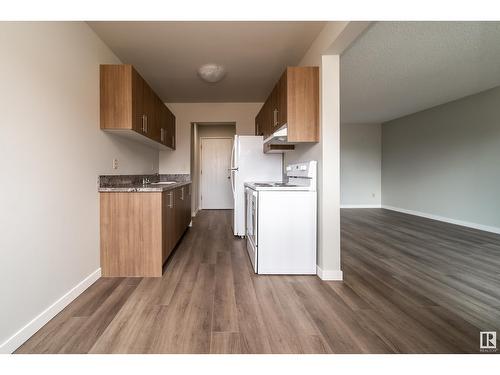 14404 88A St Nw, Edmonton, AB - Indoor Photo Showing Kitchen