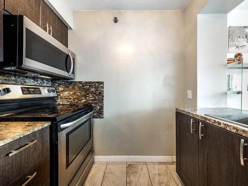 Cuisine - 701-1225 Rue Notre-Dame O., Montréal (Ville-Marie), QC - Indoor Photo Showing Kitchen With Upgraded Kitchen