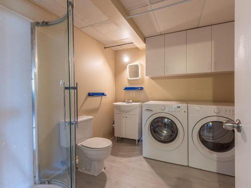 Salle de bains - 250 Rue Léger, Saint-Michel-Des-Saints, QC - Indoor Photo Showing Laundry Room