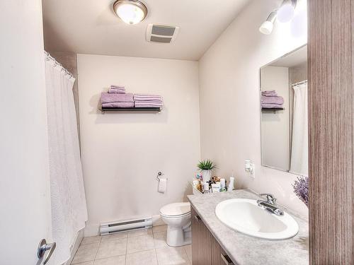 Bathroom - 404-25 Av. Ernest-Rochette, La Prairie, QC - Indoor Photo Showing Bathroom