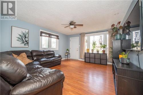 567 Giroux Street, Pembroke, ON - Indoor Photo Showing Living Room