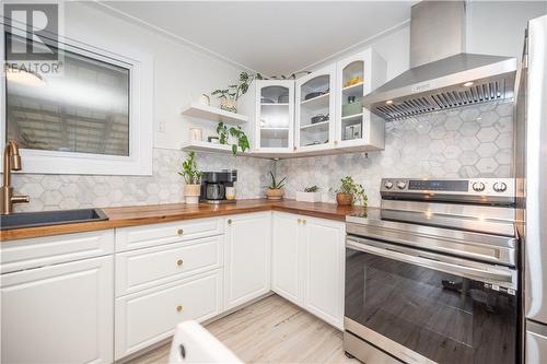 567 Giroux Street, Pembroke, ON - Indoor Photo Showing Kitchen