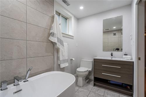 152 Weirs Lane, Flamborough, ON - Indoor Photo Showing Bathroom