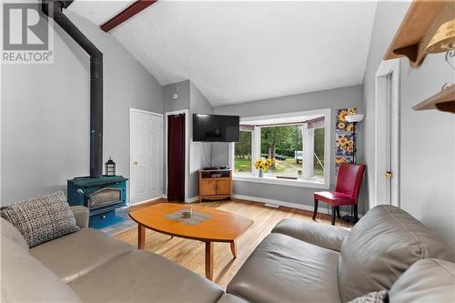 1038 Gull Road, Pembroke, ON - Indoor Photo Showing Living Room