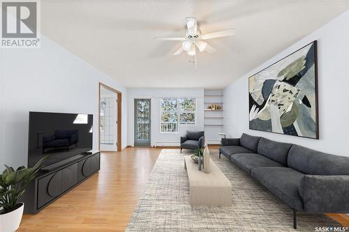 306 301 34Th Street W, Prince Albert, SK - Indoor Photo Showing Living Room