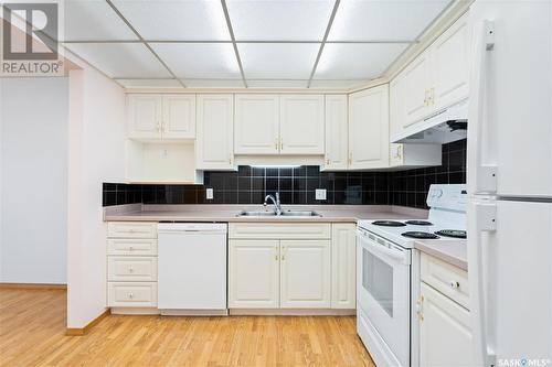 306 301 34Th Street W, Prince Albert, SK - Indoor Photo Showing Kitchen With Double Sink