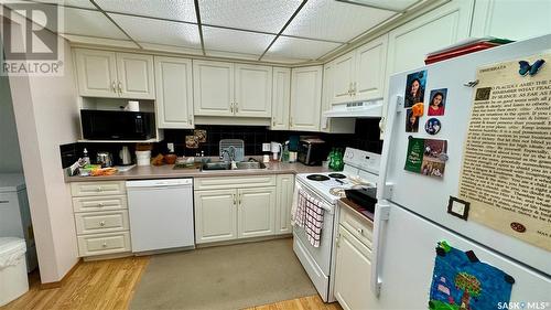 306 301 34Th Street W, Prince Albert, SK - Indoor Photo Showing Kitchen