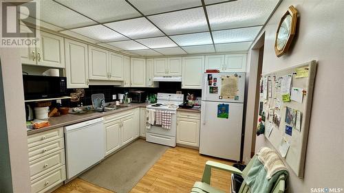 306 301 34Th Street W, Prince Albert, SK - Indoor Photo Showing Kitchen