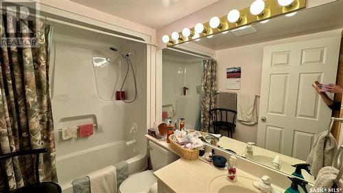 306 301 34Th Street W, Prince Albert, SK - Indoor Photo Showing Bathroom
