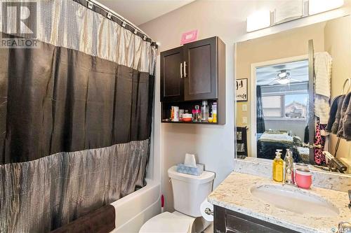 5 502 Rempel Manor, Saskatoon, SK - Indoor Photo Showing Bathroom