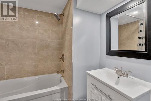 5332 Riverside Drive East, Windsor, ON - Indoor Photo Showing Bathroom