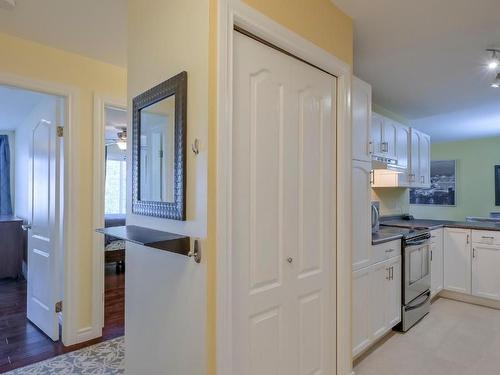 312-3160 Casorso Road, Kelowna, BC - Indoor Photo Showing Kitchen