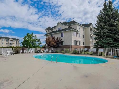 312-3160 Casorso Road, Kelowna, BC - Outdoor With In Ground Pool