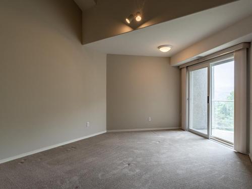 203-980 Dilworth Drive, Kelowna, BC - Indoor Photo Showing Other Room