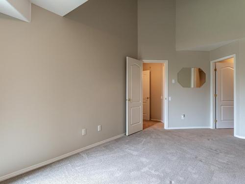 203-980 Dilworth Drive, Kelowna, BC - Indoor Photo Showing Other Room