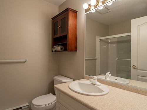 203-980 Dilworth Drive, Kelowna, BC - Indoor Photo Showing Bathroom