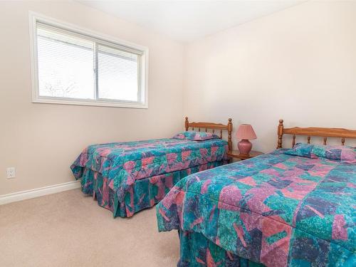 1421 Lombardy Square, Kelowna, BC - Indoor Photo Showing Bedroom