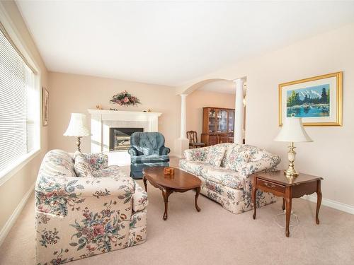 1421 Lombardy Square, Kelowna, BC - Indoor Photo Showing Living Room With Fireplace