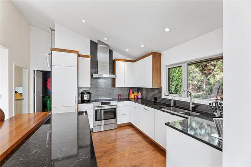 2052 Dewdney Road, Kelowna, BC - Indoor Photo Showing Kitchen With Double Sink With Upgraded Kitchen