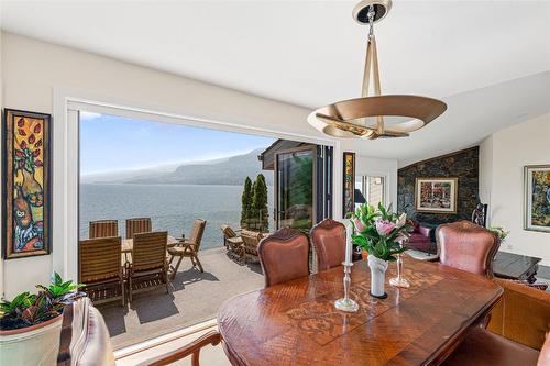 2052 Dewdney Road, Kelowna, BC - Indoor Photo Showing Dining Room