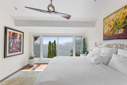 2052 Dewdney Road, Kelowna, BC - Indoor Photo Showing Bedroom