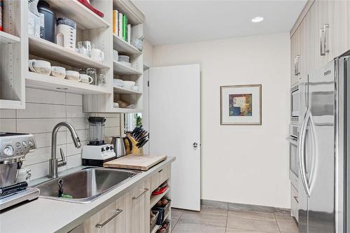 2052 Dewdney Road, Kelowna, BC - Indoor Photo Showing Kitchen