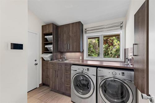 2052 Dewdney Road, Kelowna, BC - Indoor Photo Showing Laundry Room