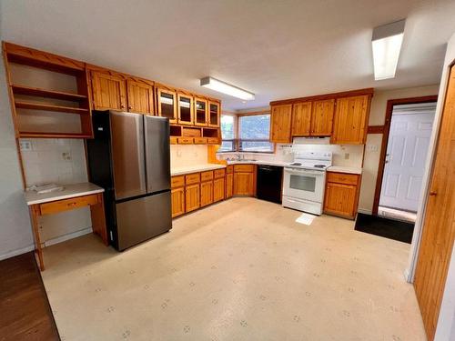 215 Palmer Street, Princeton, BC - Indoor Photo Showing Kitchen