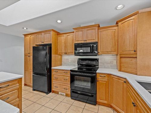 97-2365 Stillingfleet Road, Kelowna, BC - Indoor Photo Showing Kitchen