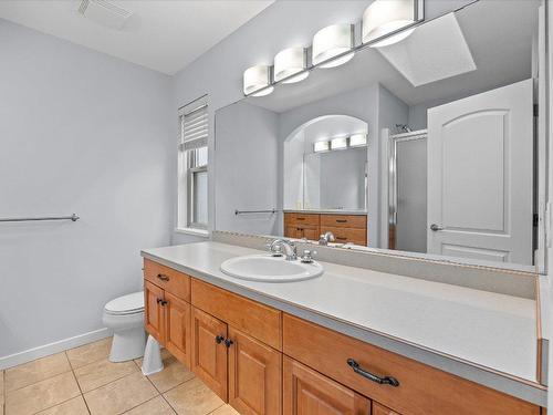 97-2365 Stillingfleet Road, Kelowna, BC - Indoor Photo Showing Bathroom