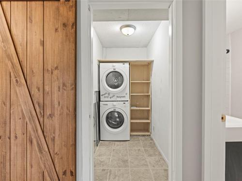 205-4101 Alexis Park Drive, Vernon, BC - Indoor Photo Showing Laundry Room