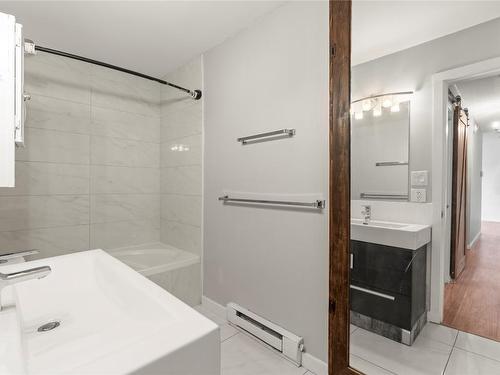 205-4101 Alexis Park Drive, Vernon, BC - Indoor Photo Showing Bathroom