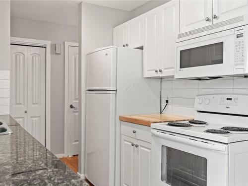 205-4101 Alexis Park Drive, Vernon, BC - Indoor Photo Showing Kitchen