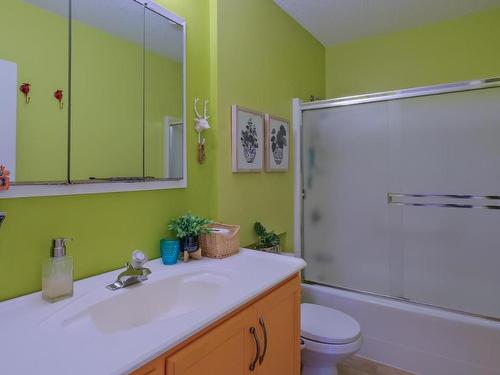 1008 Wilson Avenue, Kelowna, BC - Indoor Photo Showing Bathroom