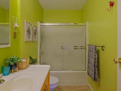 1008 Wilson Avenue, Kelowna, BC - Indoor Photo Showing Bathroom