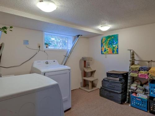 1008 Wilson Avenue, Kelowna, BC - Indoor Photo Showing Laundry Room