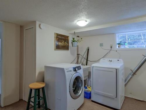 1008 Wilson Avenue, Kelowna, BC - Indoor Photo Showing Laundry Room