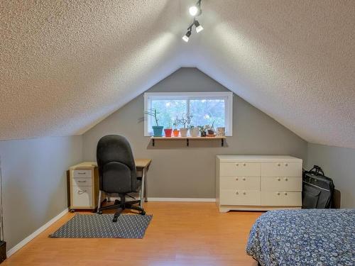 1008 Wilson Avenue, Kelowna, BC - Indoor Photo Showing Bedroom