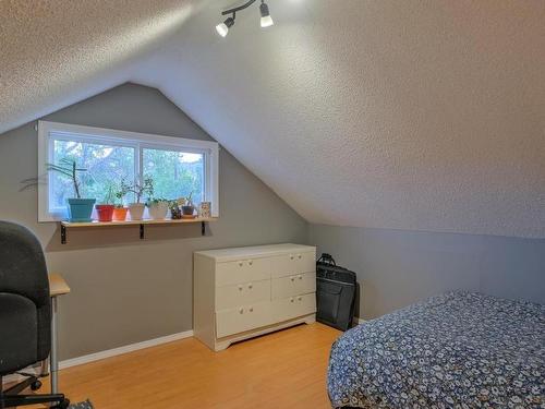 1008 Wilson Avenue, Kelowna, BC - Indoor Photo Showing Bedroom