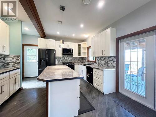 22 Savanna Road, Summerland, BC - Indoor Photo Showing Kitchen With Upgraded Kitchen