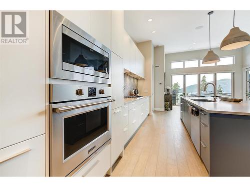 9728 Centrestone Crescent, Lake Country, BC - Indoor Photo Showing Kitchen With Upgraded Kitchen